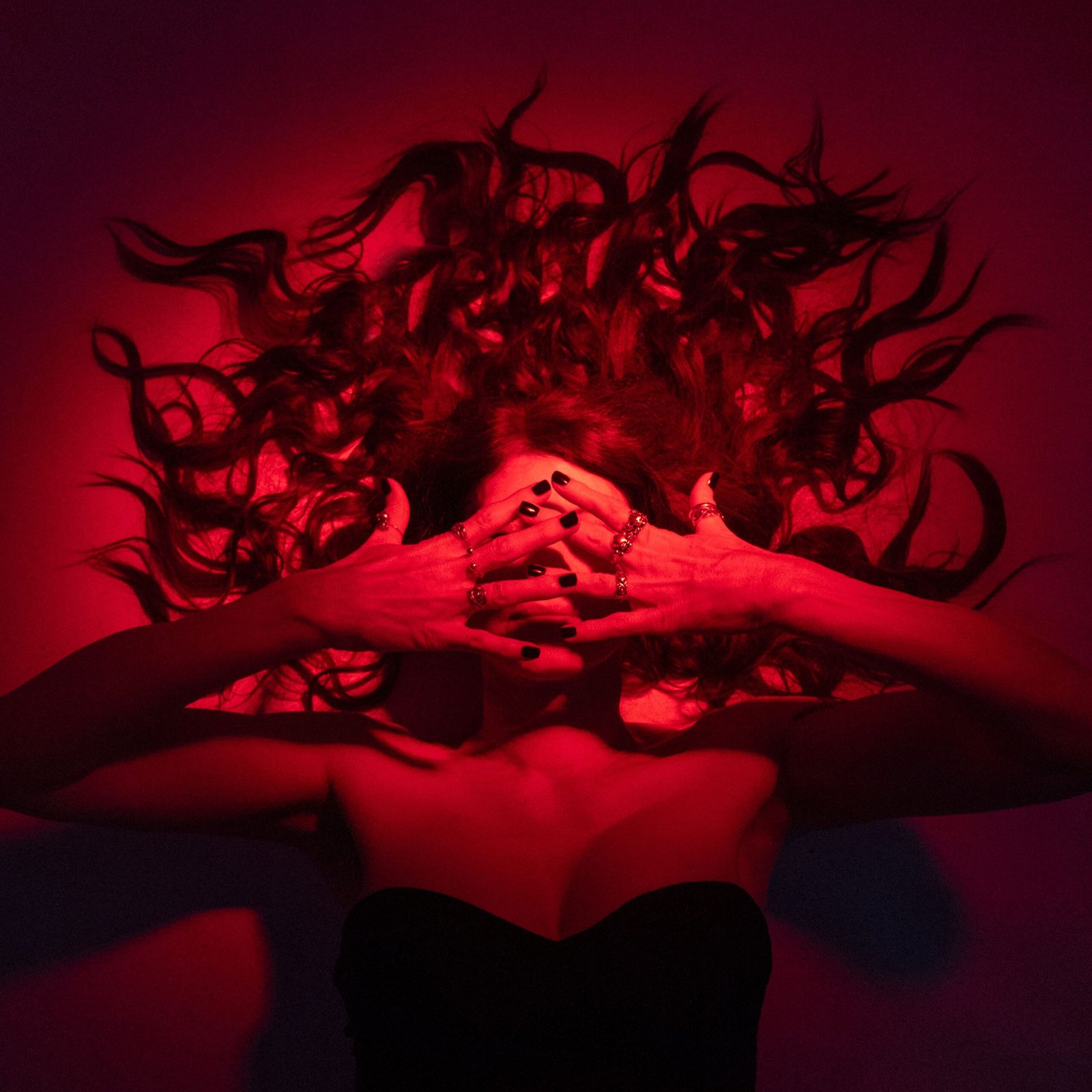 Aeronwen Une Metal Progressivo e Mitologia em uma Jornada Hipnótica com “Fiend”