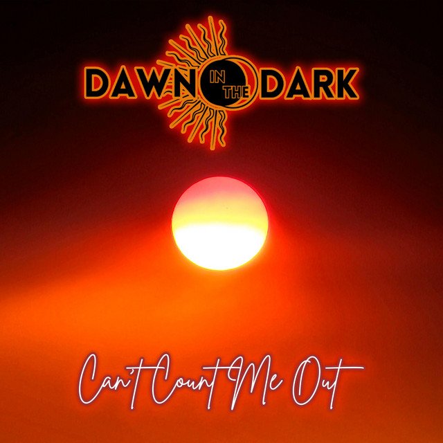 Down in the Dark apresenta a canção “Can’t Count Me Out” que marca a estreia do primeiro álbum