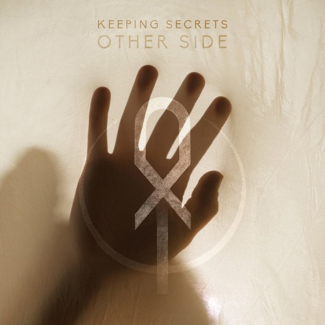 “Other Side” coloca Keeping Secrets no radar com som emocionante
