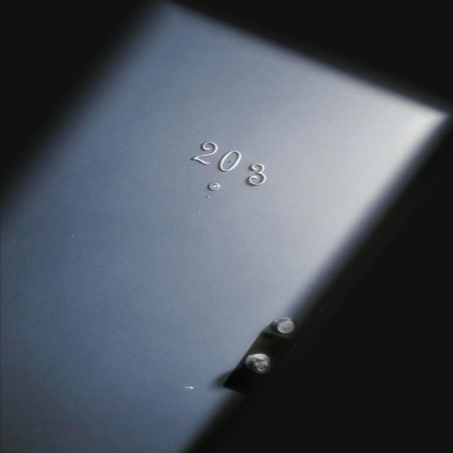 Austin Blyth une forças com CelestialUnicorn no novo single “Room 203”