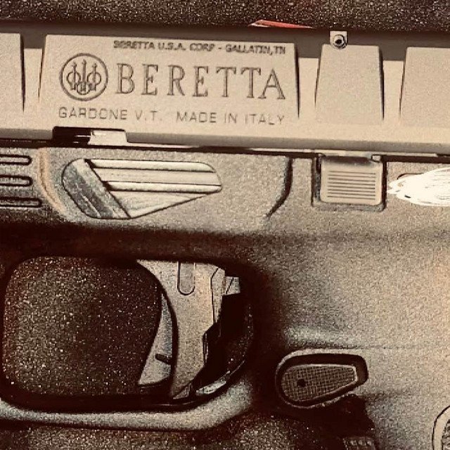 Tina Fey entrega agressivo e misterioso novo single