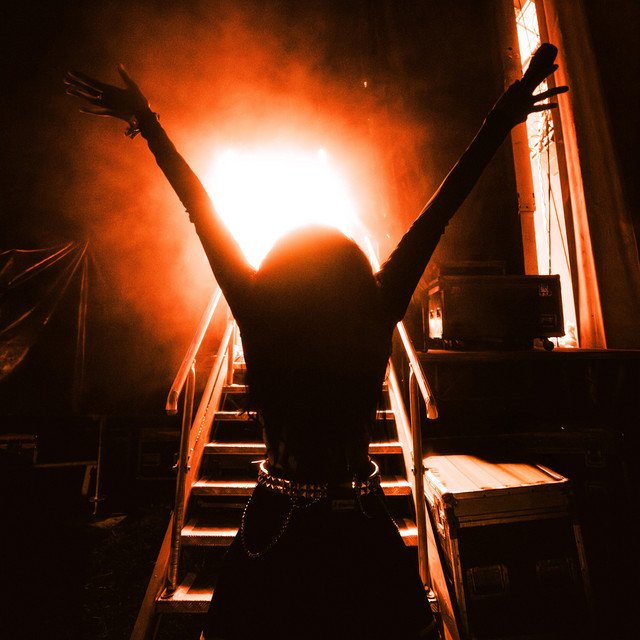 “Burst in Flames” une melodias marcantes e peso sonoro no novo trabalho do Seven Blood