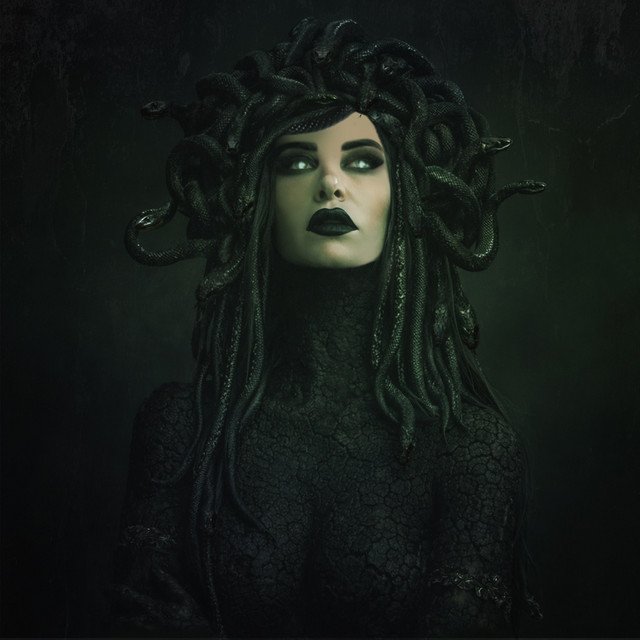 Stitched Up Heart se une a Lyric Noel no single “MEDUSA”