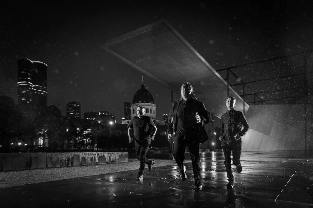 Chiron prepara darkwave metálico em novo disco