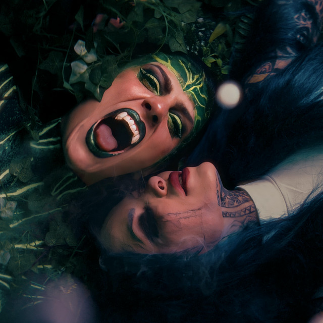 O Metal moderno do Lyric Noel com feat de Mixi Demner do Stitched Up Heart em “Acid Bloom”.